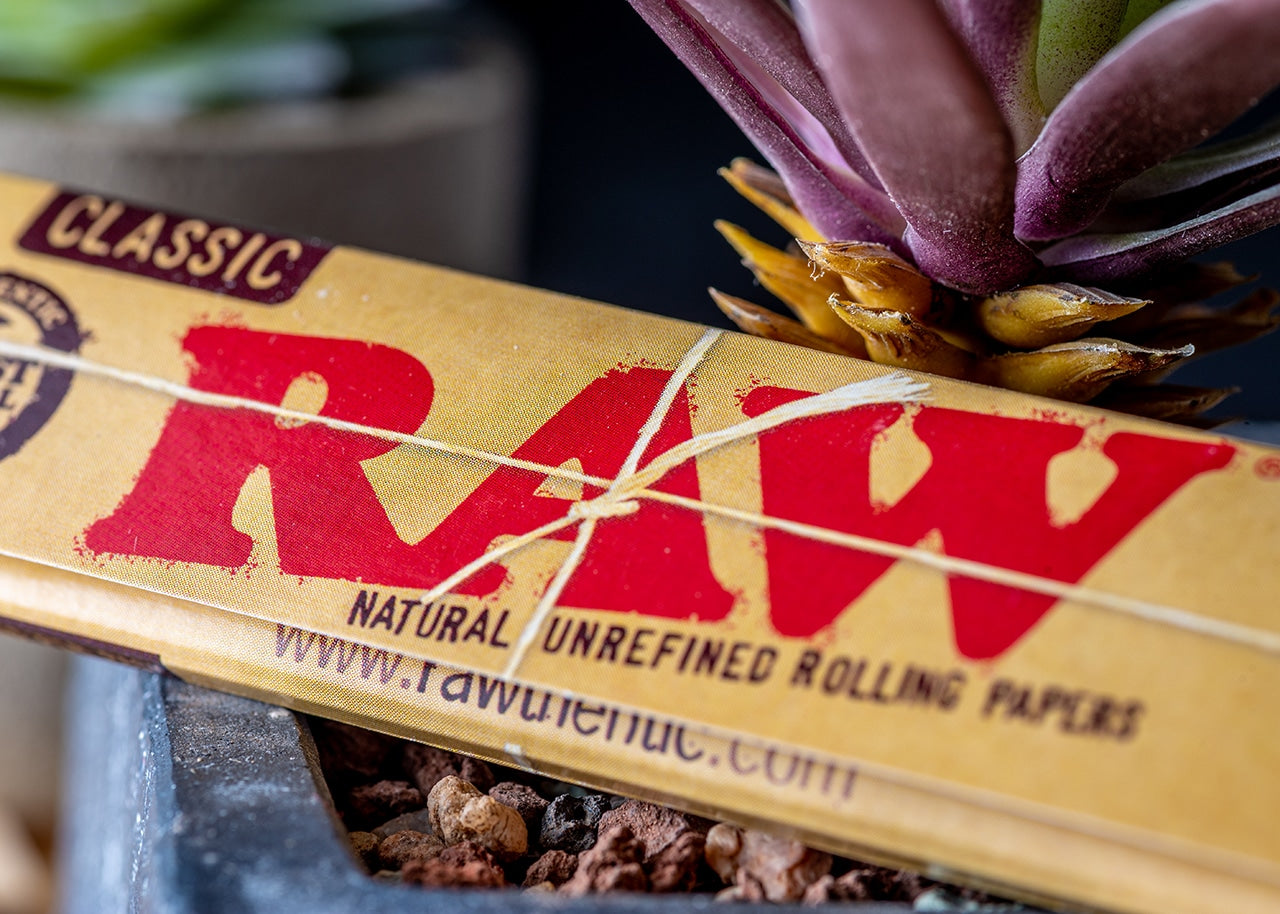 RAW Classic Rolling Papers - King Size Slim image 6