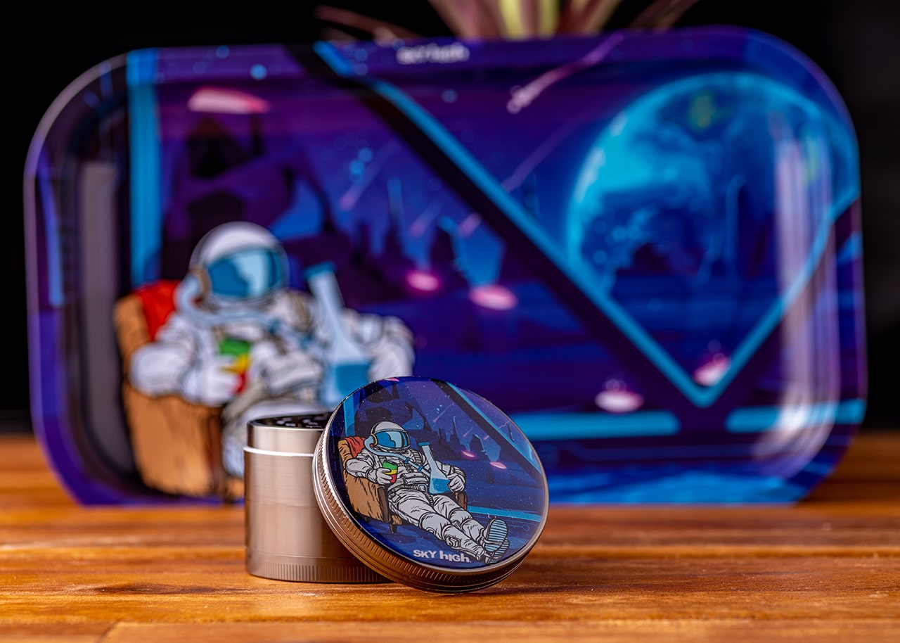 Sky High 4-Piece Herb Grinder - Astronaut image 3