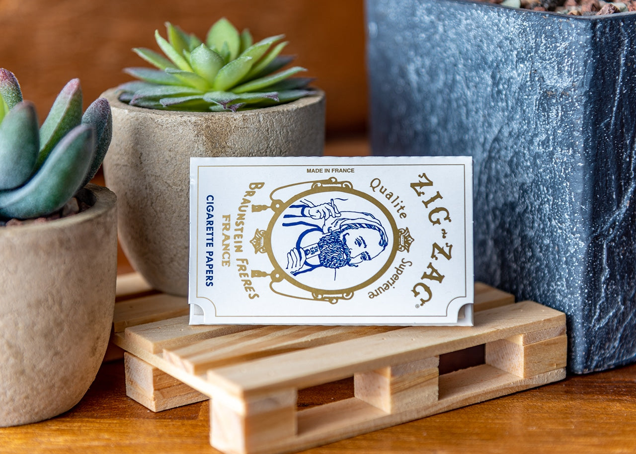 Zig-Zag Original White Rolling Papers - Single Wide image 6
