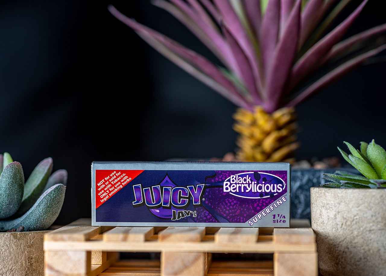 Juicy Jay's Super Fine Rolling Papers - Blackberrylicious - 1 1/4"