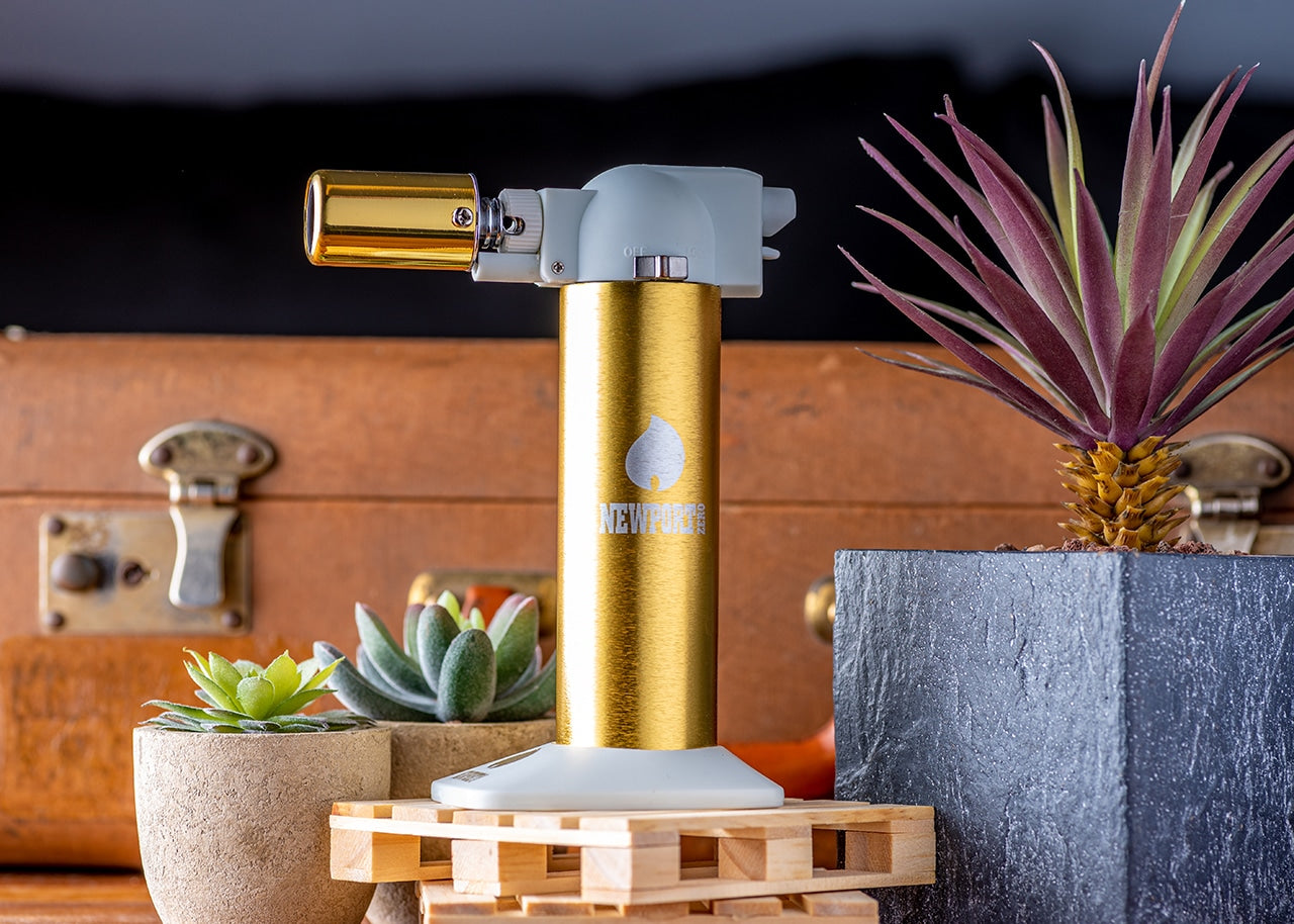 Newport Zero 6" Regular Torch Lighter - Gold Series image 5