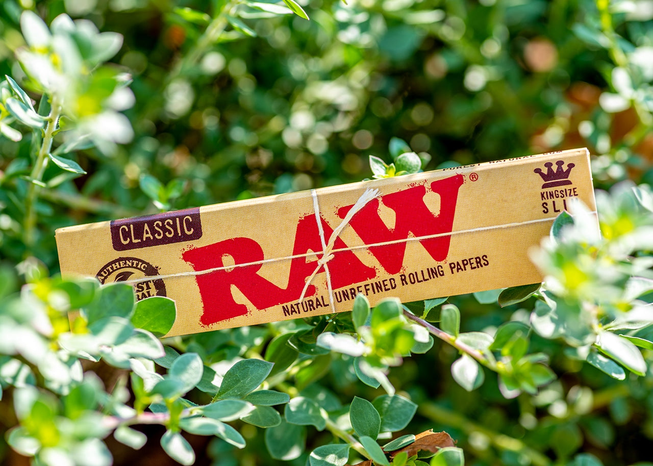 RAW Classic Rolling Papers - King Size Slim image 5