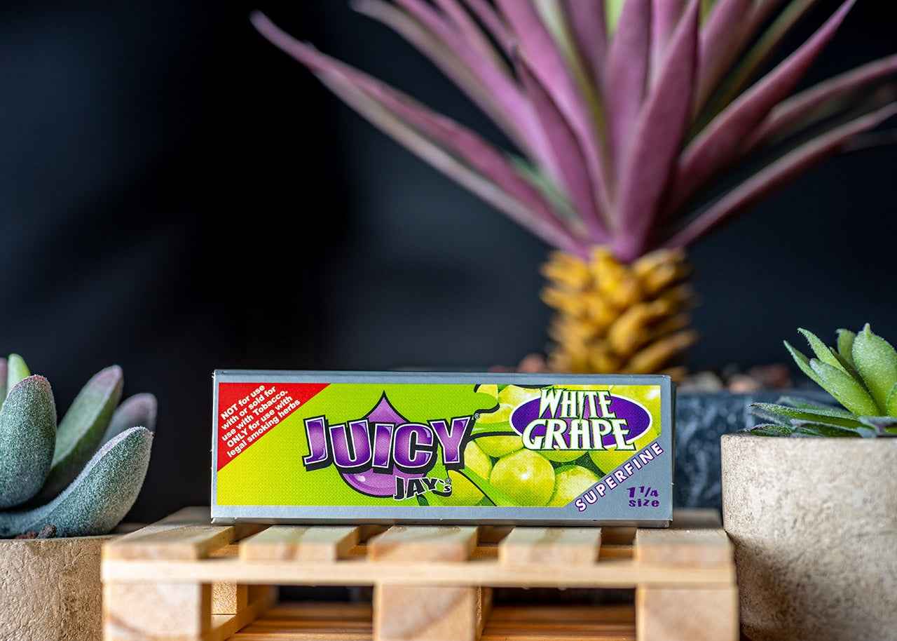 Juicy Jay's Super Fine Rolling Papers - White Grape - 1 1/4"