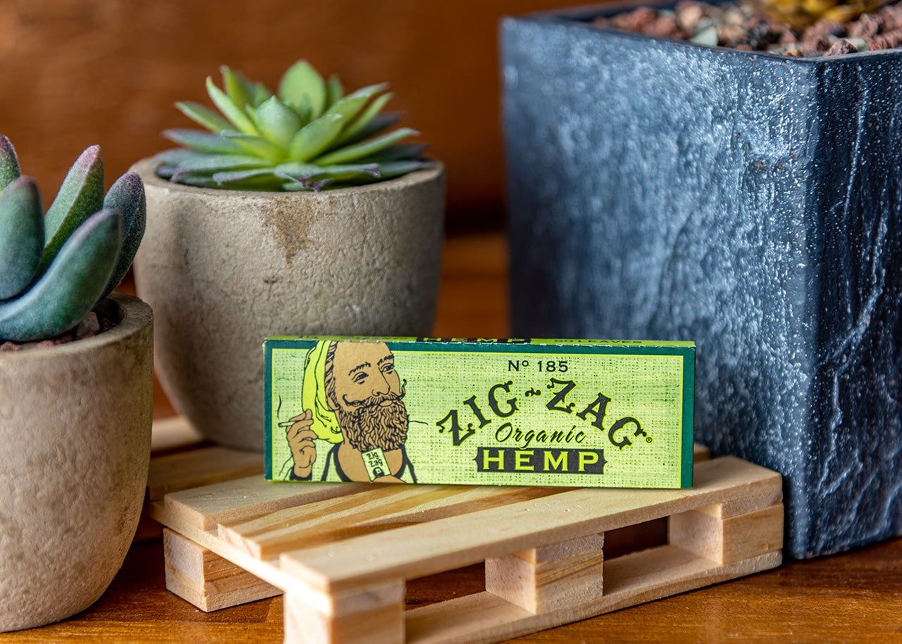 Zig-Zag Organic Hemp Rolling Papers - 1 1/4" image 6